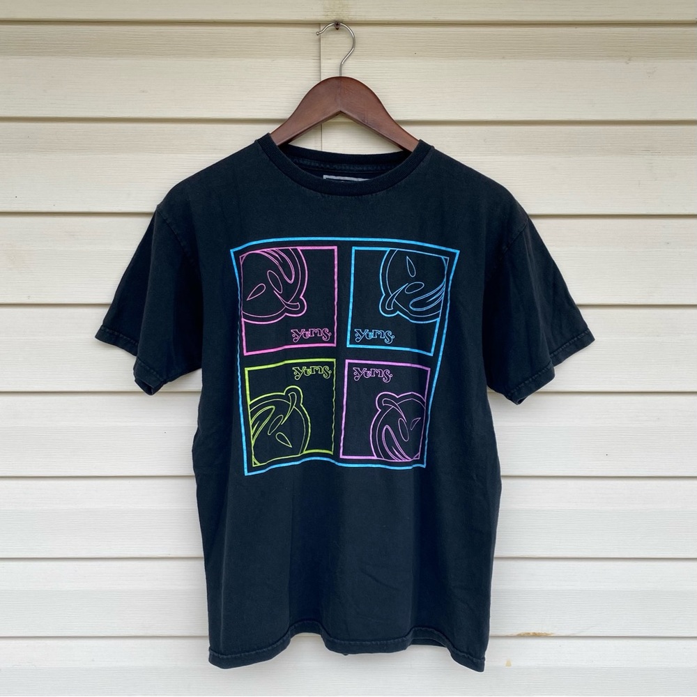 Vintage Yums Winky Face T-Shirt Black Faded Medium (F)